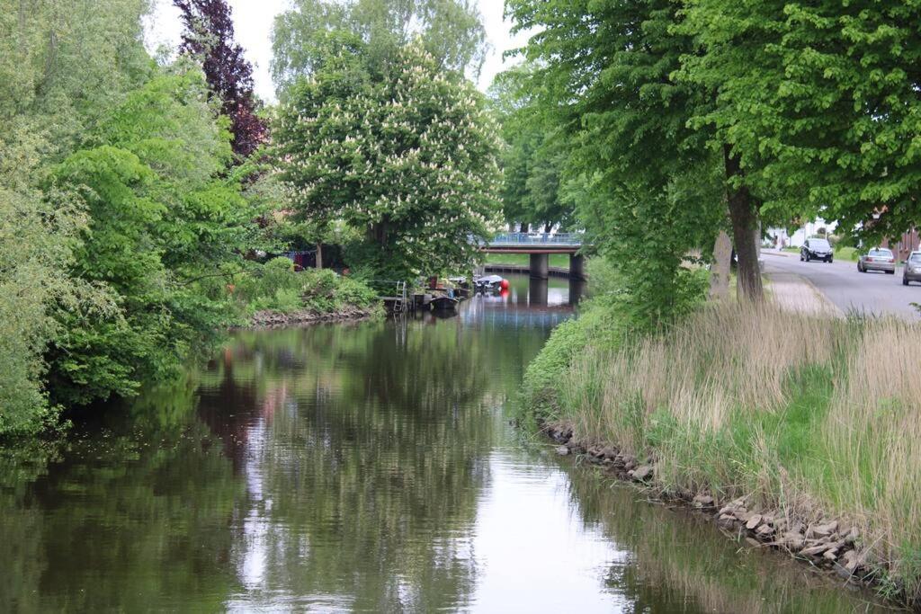 Hollaender Flair Friedrichstadt Exterior foto